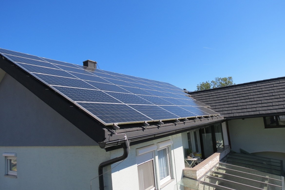 Z panelem słonecznym na dachach gerard, łatwiej przetrewać kryzys energetyczny